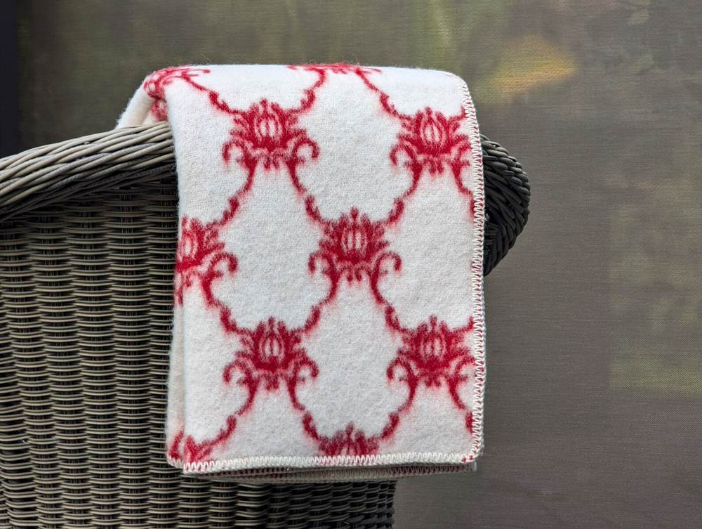 Red & White Christmas Couch Blanket